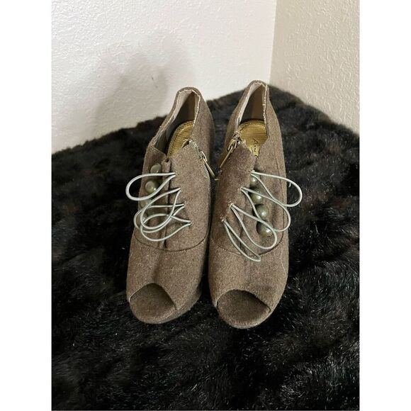 Anne Michelle fabric covered granny boot heels 7.5 - Picture 2 of 5